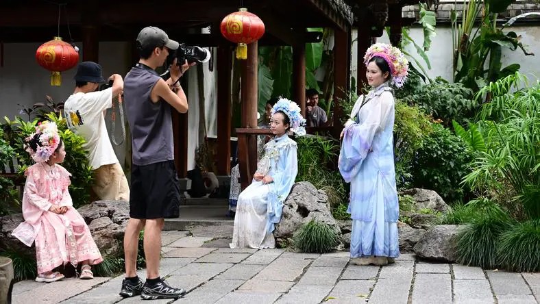 《南京照相馆》映前2天票房破8000万 暑期档“黑马”势头强劲